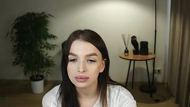 KyongGerrald online show from April 28, 1:04 pm