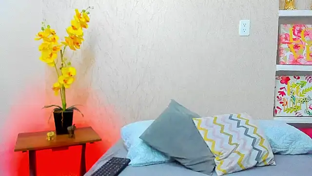 ChloeSmith9 online show from July 17, 7:28 pm
