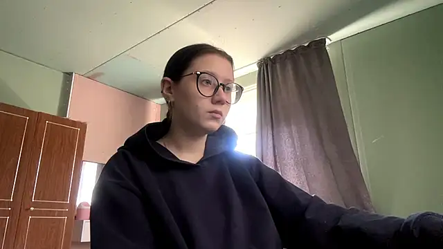 AdelleBaggenstoss online show from May 2, 9:56 am