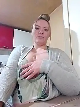 Mommyhotboobies1 online show from May 1, 9:29 pm