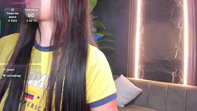 Aili queen online show from June 17, 1:45 pm