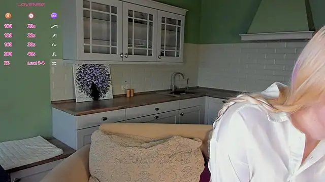 Chanelbayerr online show from July 19, 5:10 am