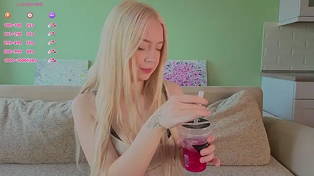 Chanelbayerr online show from May 17, 4:33 am