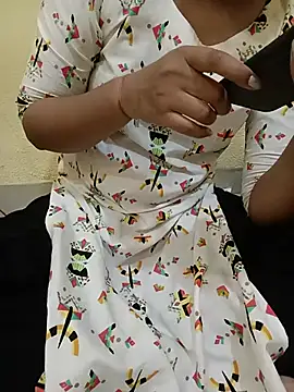 Seema yadav01 online show from July 7, 5:10 am