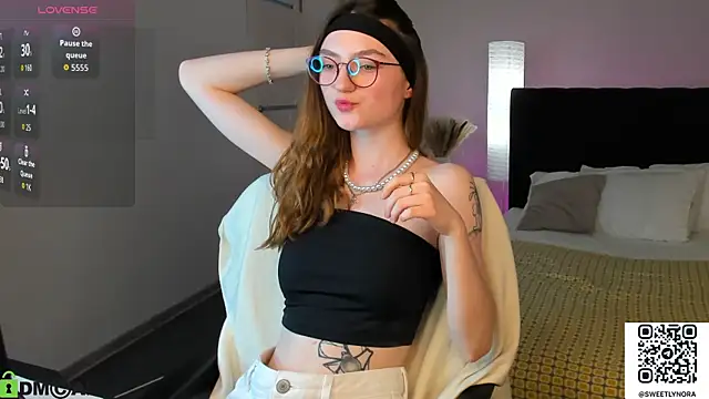 Valenora1 online show from May 13, 11:27 am
