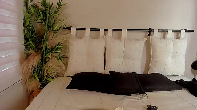  zoe 3 online show from June 12, 1:08 pm