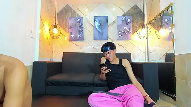 Yeff 26 online show from July 30, 12:39 pm