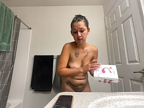 Baybeecakes online show from August 7, 3:24 am