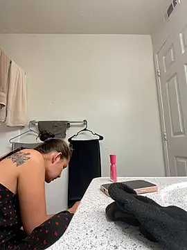 Baybeecakes online show from May 11, 4:14 am