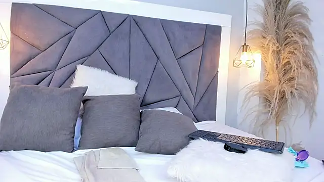 Sophia Andrade  online show from May 9, 1:40 am