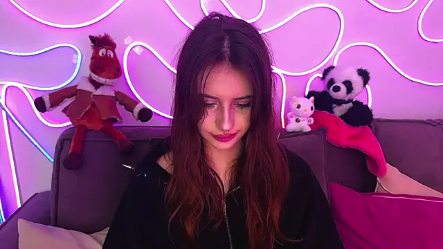 evvaavve online show from August 1, 5:48 pm