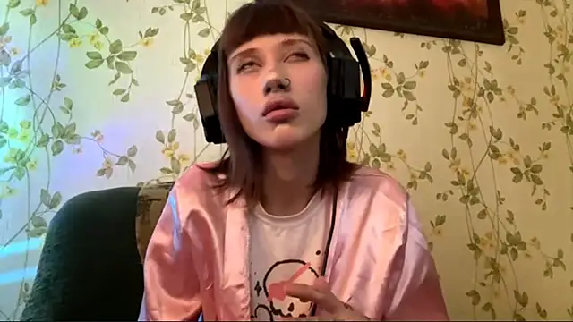 AmeliaHaper online show from May 4, 11:36 am