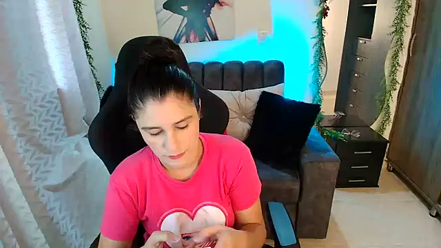 LUCYMILF SEXY online show from August 3, 5:51 pm