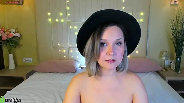 Nikki Mi1k online show from May 17, 10:36 am