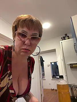 bettybutter  online show from August 2, 6:55 pm