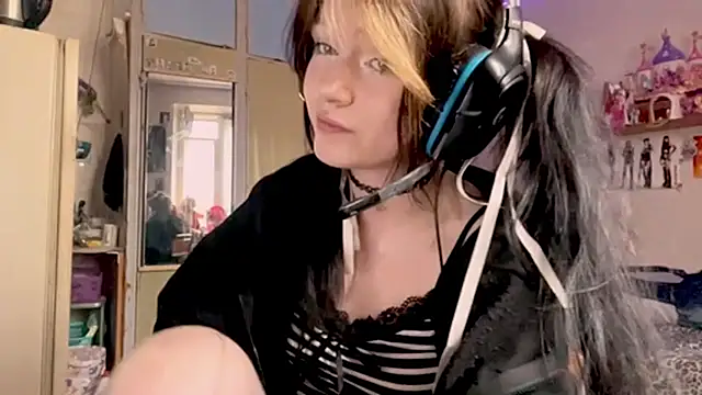 Berlinettagray online show from May 12, 2:35 pm