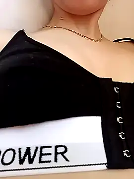 Louulou Hotgirl online show from May 19, 11:06 am