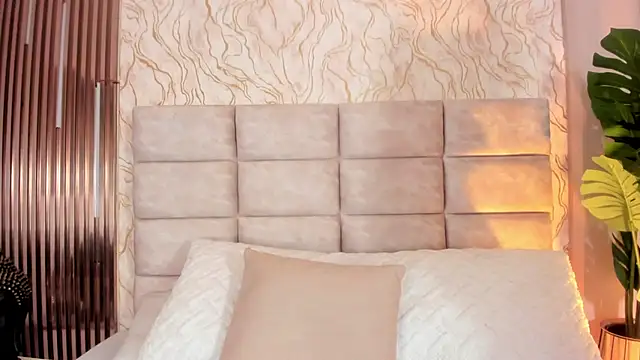 GinaSalanne online show from June 14, 11:43 am