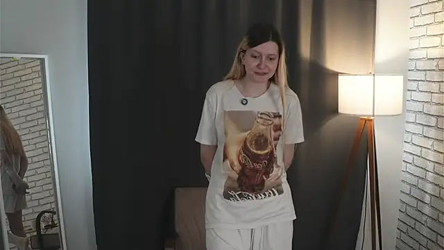 GinetteHronick online show from May 6, 3:21 am