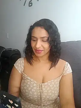 mell0102 online show from May 13, 4:35 pm