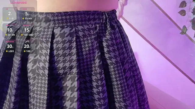 Mia  Lux  online show from May 11, 7:33 pm