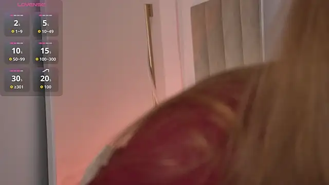 EvaAkiins online show from June 26, 5:25 pm