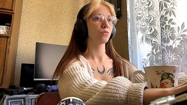 AliceGates online show from May 15, 7:22 am