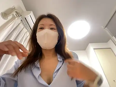 yumi1919 online show from May 13, 1:06 pm