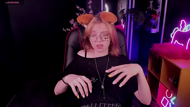 FoxxyyPolly online show from June 14, 6:14 am