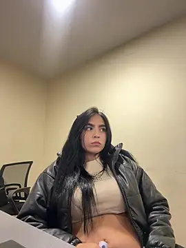 SaraFernandez  online show from May 19, 7:43 pm