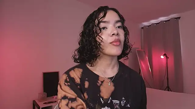 fluffylips online show from July 19, 12:40 pm