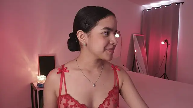 fluffylips online show from July 5, 7:30 pm