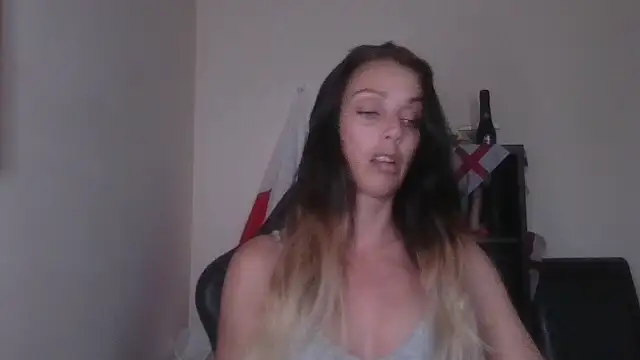 LouiseLovell online show from July 1, 7:35 pm