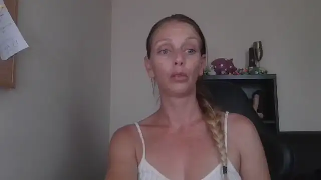 LouiseLovell online show from July 15, 6:23 pm