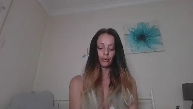 LouiseLovell online show from June 16, 7:53 am