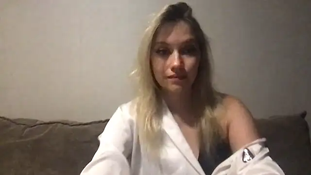 Precious Eva online show from May 9, 1:02 pm