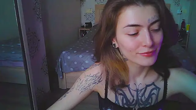 HarrisLola online show from May 13, 3:29 pm