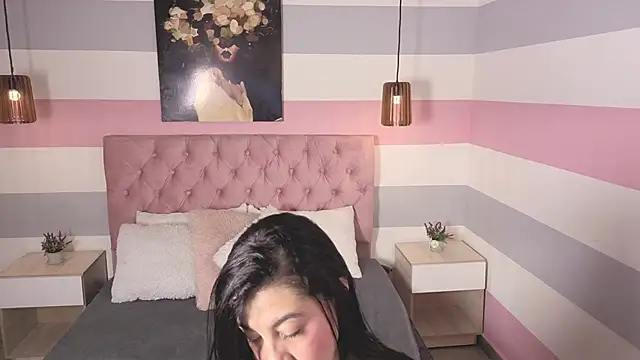 lia valentino online show from June 27, 5:30 am