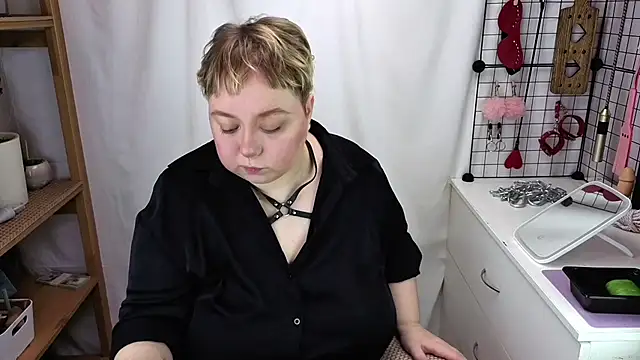 mistress molly online show from May 14, 5:24 am