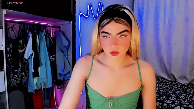 Xyara lv online show from June 11, 12:32 am