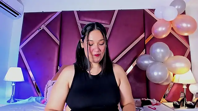 SelenaBloom online show from June 11, 9:33 pm