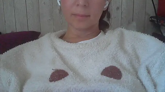 Bella--White online show from May 18, 6:19 am