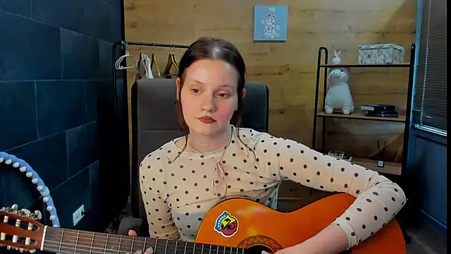 AnneePoole online show from May 22, 2:15 pm