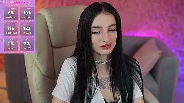 EmilyyMoon online show from June 17, 7:10 am