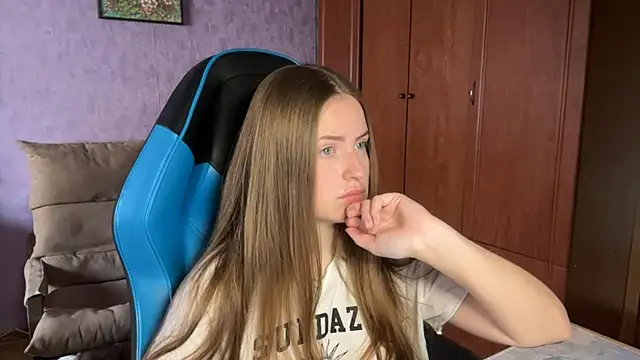 SilkSinner  online show from June 18, 11:37 am