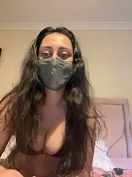 leila salem online show from July 6, 8:00 pm