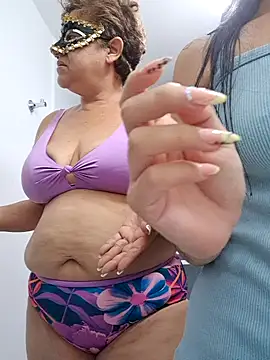 HOTANDSKINNY online show from July 2, 7:09 pm