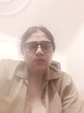 yourchahat27 online show from June 13, 3:26 am
