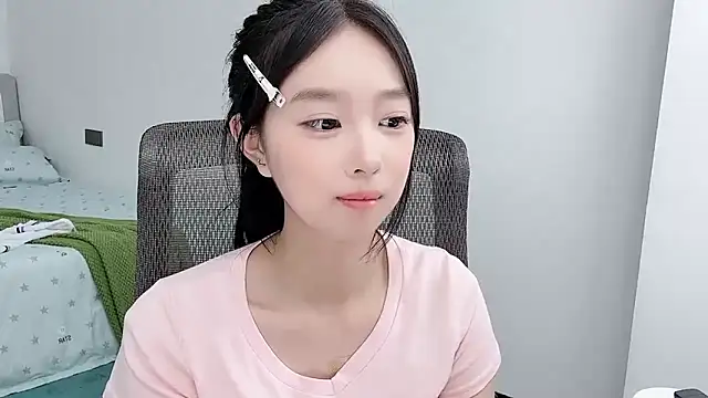Yoyo33355 online show from June 28, 12:23 pm