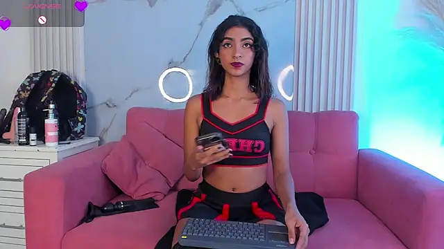 HottieVeroo  online show from August 9, 8:12 pm